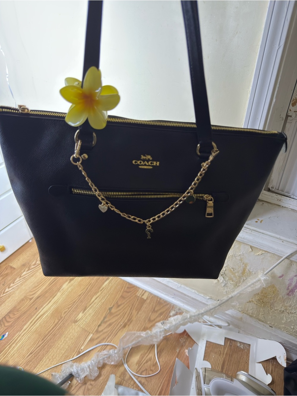 Classic Black Women's Tote Bag - Sleek Everyday Shoulder Bag